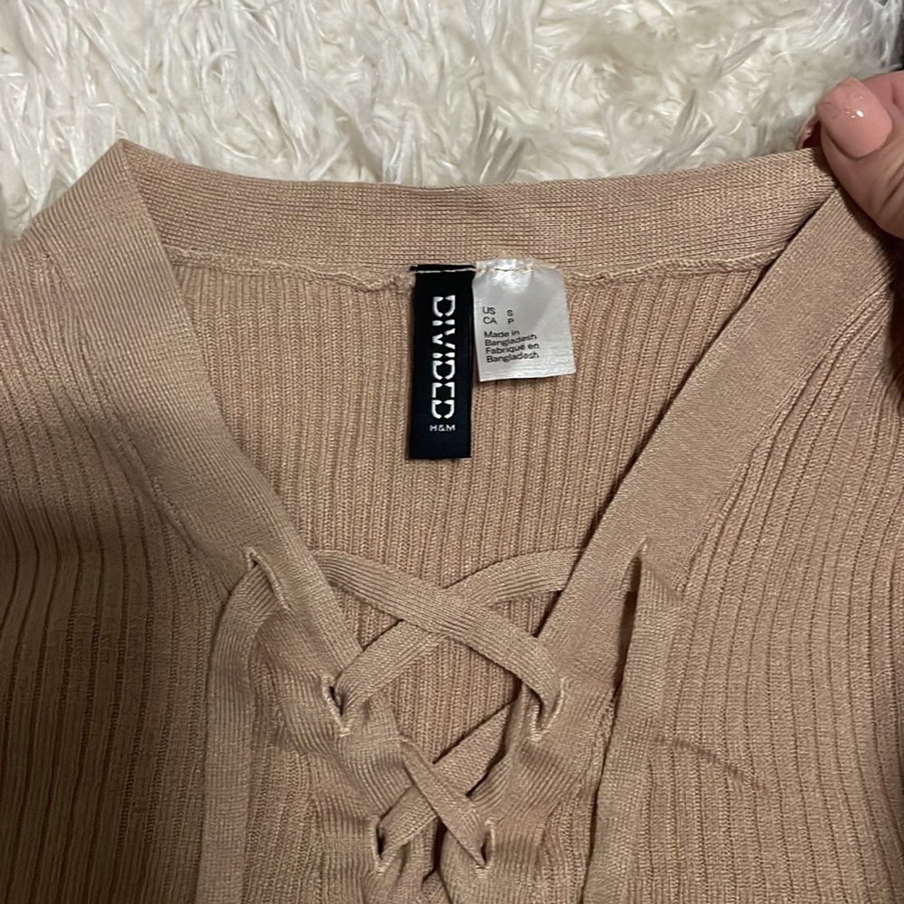 H&M Divided Ribbed Crop Top - Picture 2 of 3